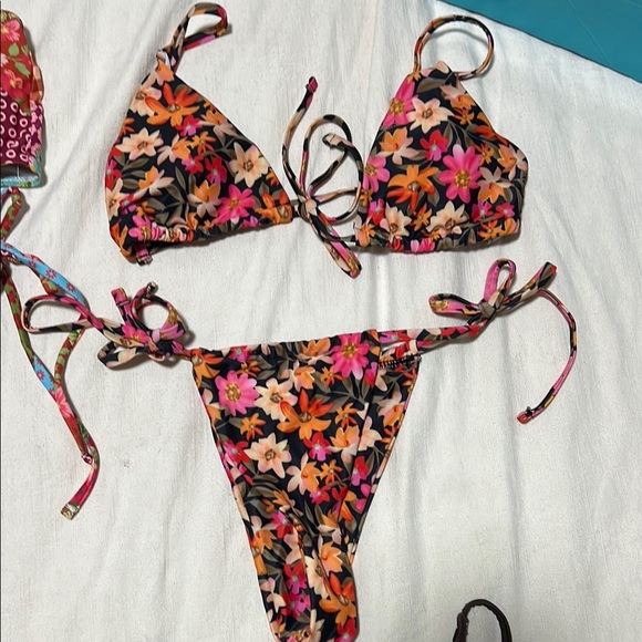 Bundle 4 bikini sets - Picture 3 of 5